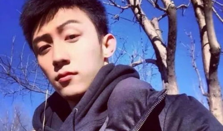娱乐圈经典吃瓜小说男主,娱乐圈男主的逆袭之路