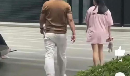 李湘王岳伦带王诗龄逛街,李湘王岳伦携女儿王诗龄逛街,甜蜜互动引关注